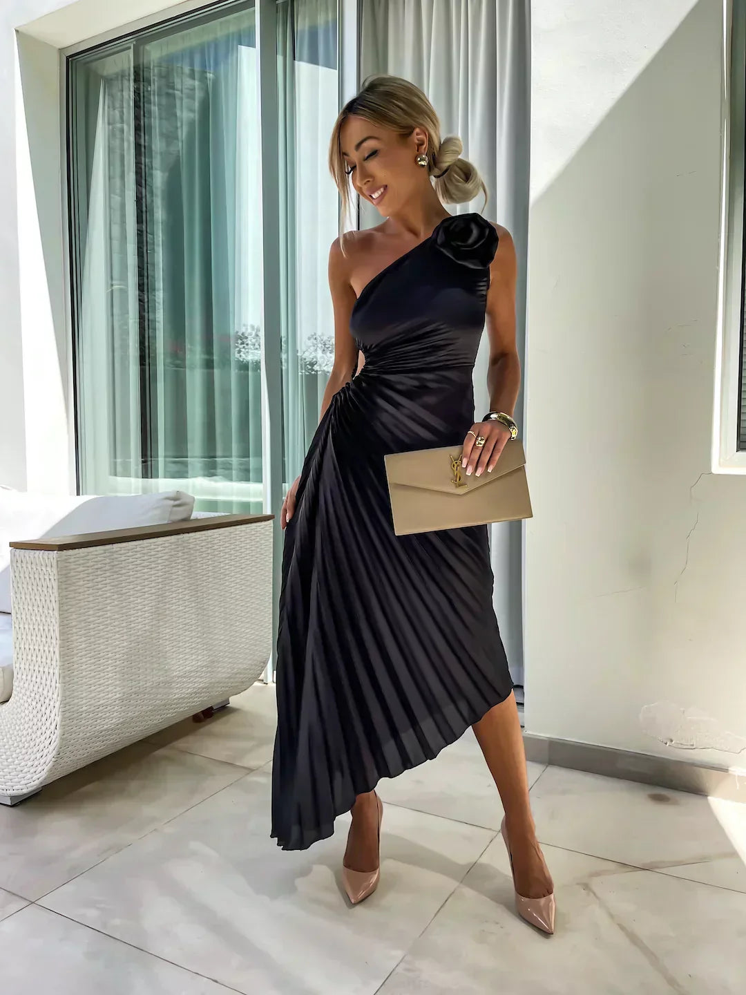 Iria – Romantic Floral Midi Dress