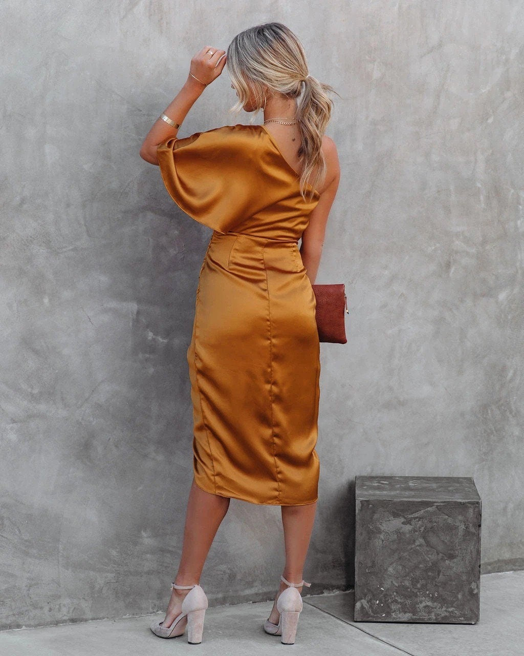 Nayeli – Chic Midi Dress